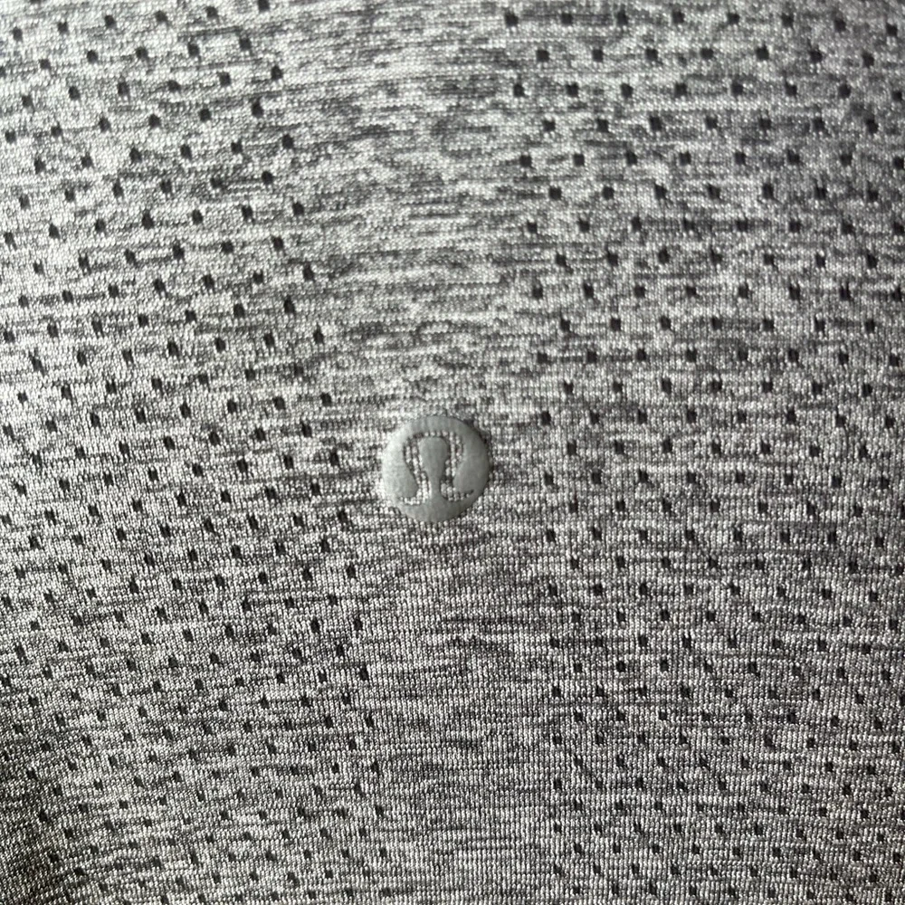 PreOwned Lululemon Activewear Tops Long Sleeves Gray Women's 6 - Picture 3 of 3